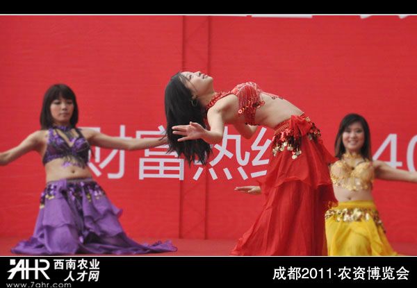 白龟化工会场舞蹈节目:四川美女演出